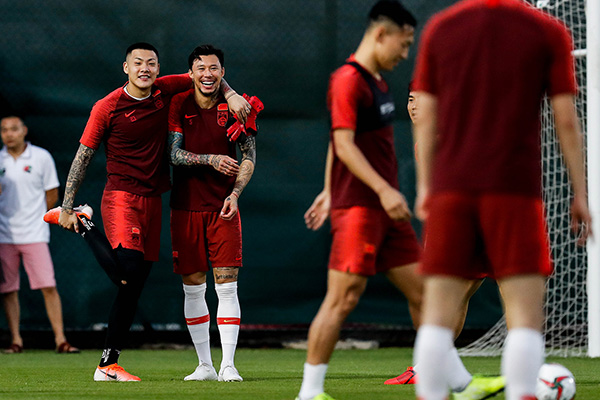  国足世预赛关键战惜败韩国队