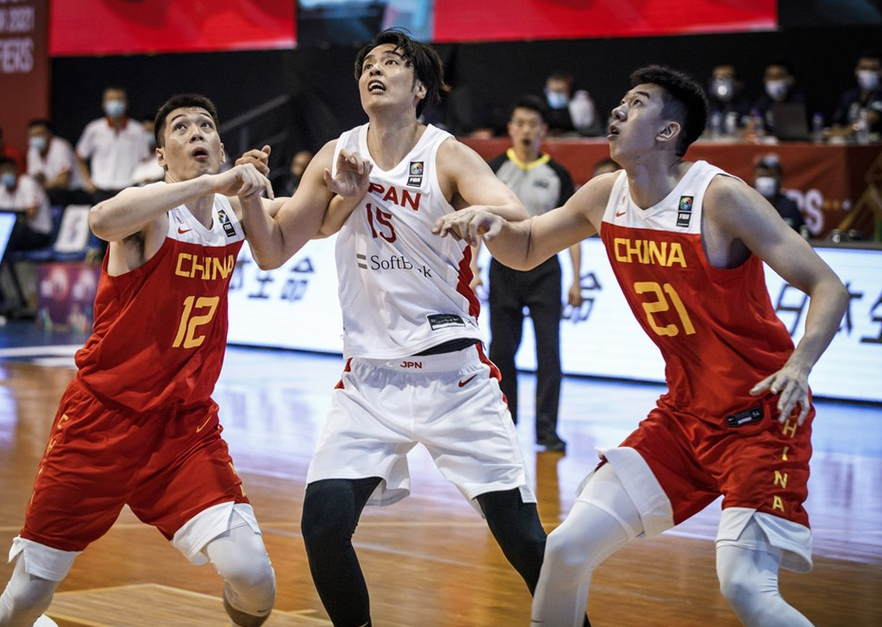  篮板王争夺激烈，内线霸主谁属