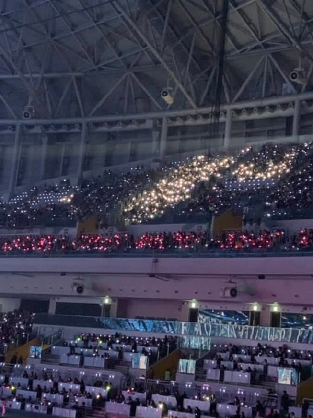  跨年大战火星撞地球引爆观众席