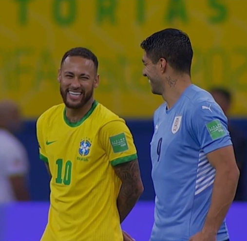  乌拉圭锋霸苏亚雷斯独中三元助球队大胜对手