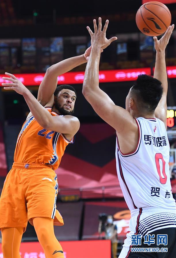  上海久事双外援合璧击败深圳马可波罗