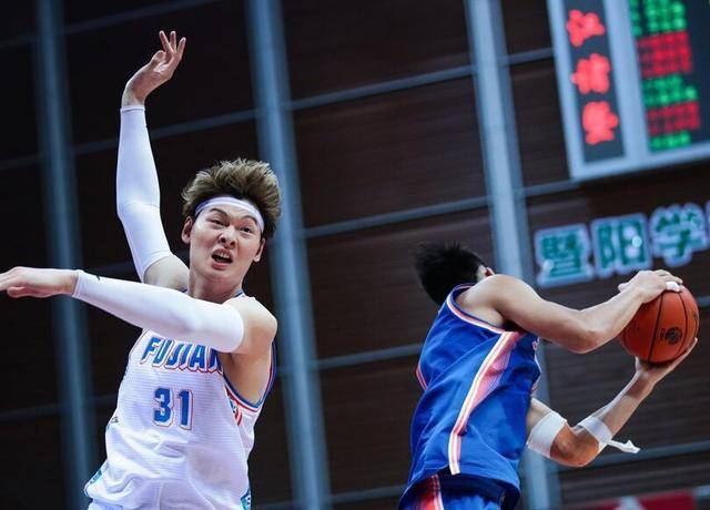  王哲林双二十加冕福建擒下南京同曦