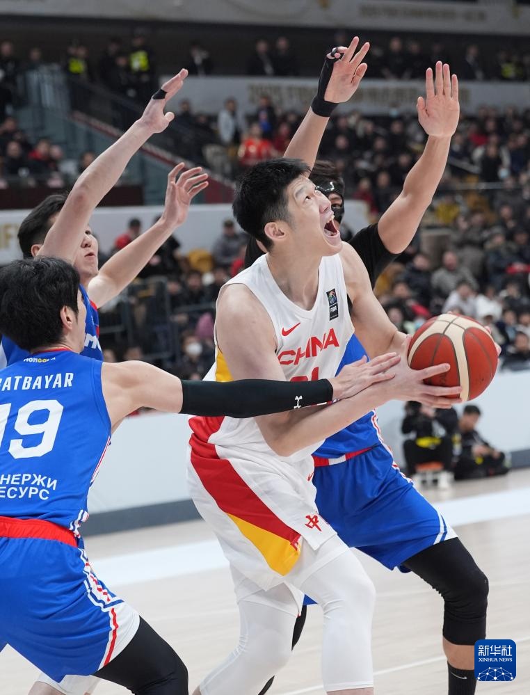  男篮亚洲杯预选赛，中国队完胜伊朗