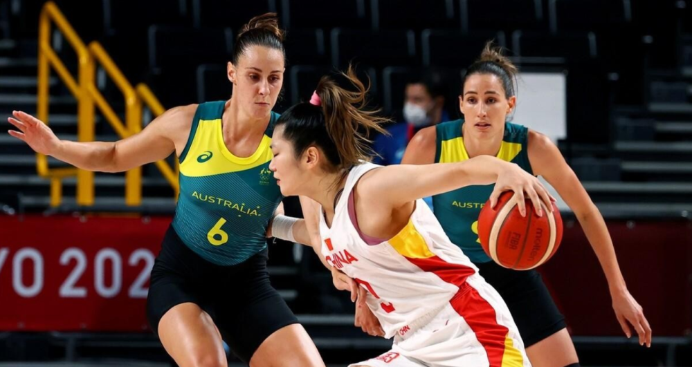  中国女篮热身赛，大比分击败澳大利亚练兵