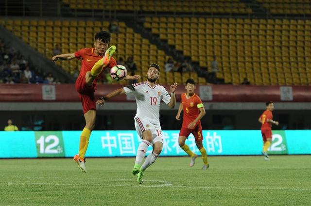  网坛新星闪耀赛场，青春风暴席卷大满贯