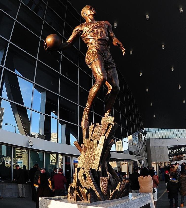  篮球明星慈善赛传递正能量