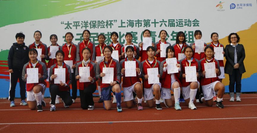  女篮姑娘们勇夺联赛冠军创佳绩