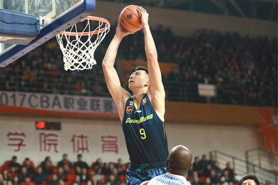  广东宏远末节发力，战胜新疆稳固联赛榜首